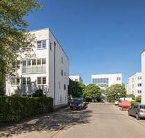 Bezugsfreie Zweizimmerwohnung mit Wintergarten im Süden von Berlin mit Stellplatz