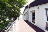 Eingang mit Dachterasse - 