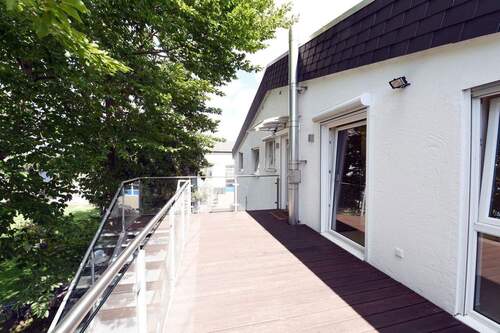 Eingang mit Dachterasse - 
