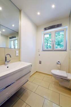 DU/WC - 