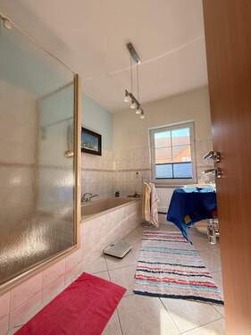 Hauptbadezimmer im OG - 