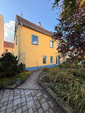 Weg zur Haustür - 4 Zimmer Einfamilienhaus zum Kaufen in Radebeul