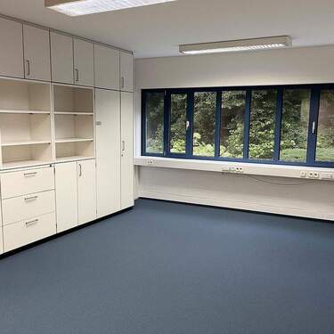 Büro mit Einbauschrank - 