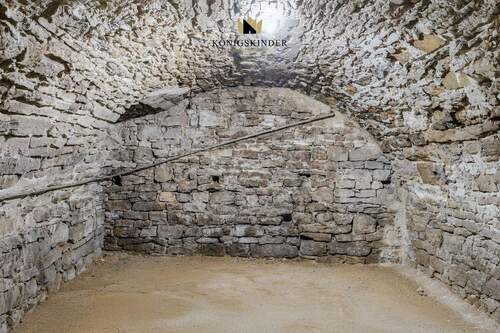 Gewölbekeller - Mehrfamilienhaus, Wohnhaus mit 258,70 m&sup2; in Remseck zum Kaufen