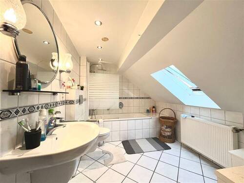 Bad mit Wanne DG - 