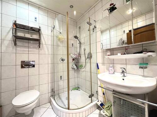Bad mit Dusche EG - 