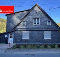 Teilmodernisiertes Einfamilienhaus mit tollem Ausblick - Neuhaus