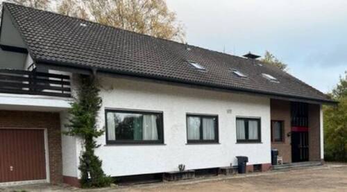 Hausansicht - 4 Zimmer Etagenwohnung zum Kaufen in Lage