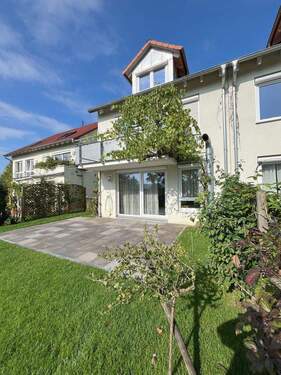 Terrase mit Balkon und Grün - Familien-DHH in toller Lage - 980.000,00 EUR Kaufpreis, ca.  162,00 m² Wohnfläche