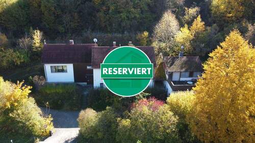 Von der Natur umgeben - Sanierungsbedürftiges Wohnhaus mit Nebengebäuden + land- und forstwirtschaftlicher Fläche in Kastl