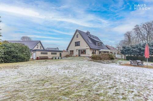 West- Südansicht / Garten - Familienrefugium auf großzügigem Grundstück