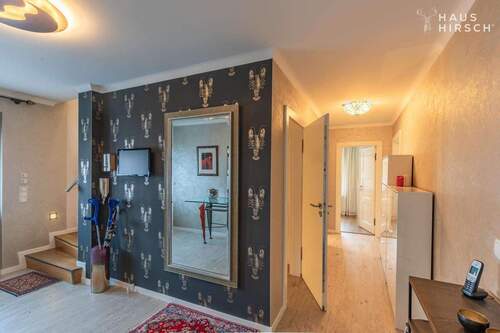 Diele / Treppenhaus in den Keller - 