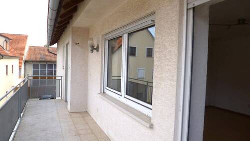 Balkon - Großes Einfamilienhaus zur Miete – zwei Ebenen, viel Platz, ruhige Lage in Tiefenstockheim