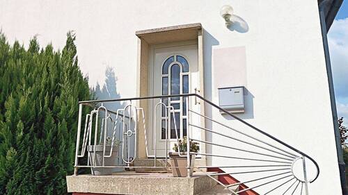 Haustür - Einfamilienhaus mit 140,00 m² in Trendelburg zum Kaufen