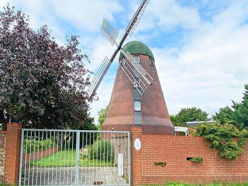 Ansicht und Zufahrt - 9 Zimmer Mehrfamilienhaus, Wohnhaus zum Kaufen in Peine