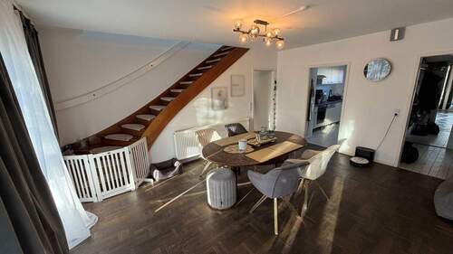 Wohn- und Essbereich - Zugang zum Dachgeschoss - 
