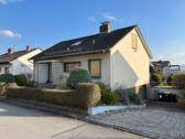 Straßenansicht - Einfamilienhaus in Grebendorf mit ausgebauten Dachgeschoss, Vollkeller, Garage, Garten .......