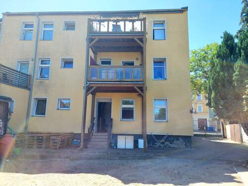 Rückansicht mit Balkone - 