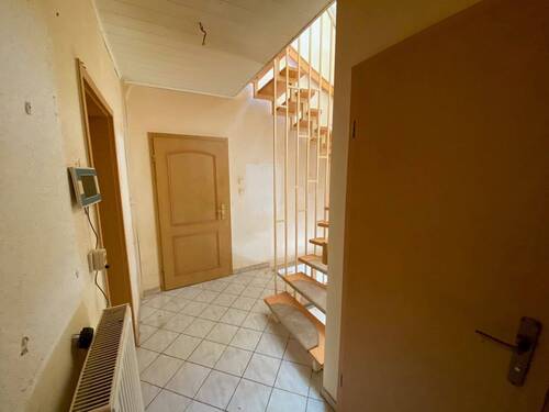 EG: Flur - 5 Zimmer Einfamilienhaus zum Kaufen in Eisenberg