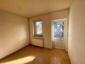EG: Esszimmer mit Blick zum Balkon - 