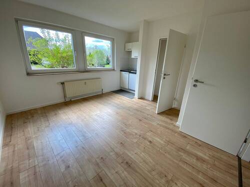 Wohnzimmer - 2 Zimmer Etagenwohnung in Salzatal