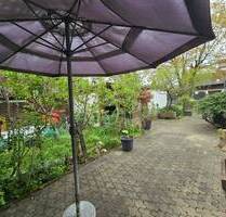 Reihenmittelhaus mit Balkon, 2 Terrassen, großer Außenbereich, 2 Küchen, 2 Bäder und Garage - Teningen