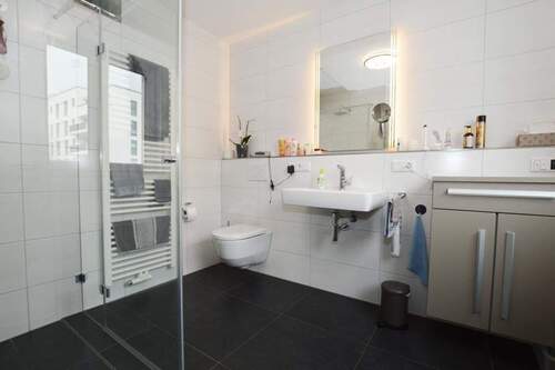 ...direktem Zugang zum Bad - 