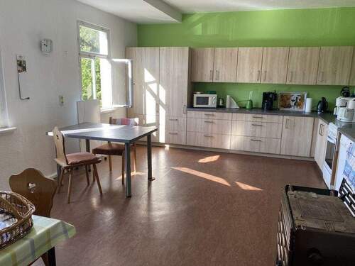 großer Raum im Erdgeschoss - 1 Zimmer Einfamilienhaus in Dornburg-Camburg