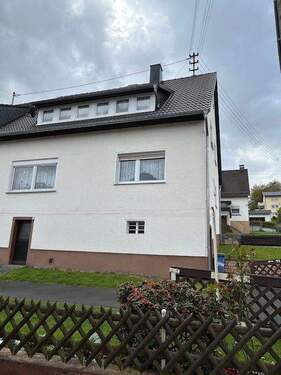 Hausansicht 3 - Mehrfamilienhaus, Wohnhaus in Haiger