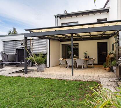 Blick zur Terrasse - 5 Zimmer Mehrfamilienhaus, Wohnhaus zum Kaufen in München