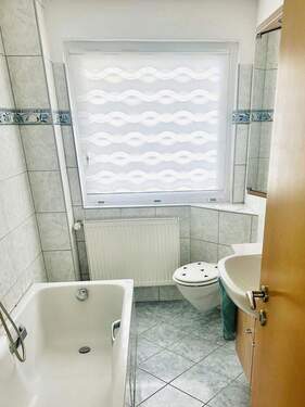 1. OG Bad mit Fenster - 