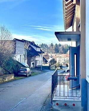 Ruhige Wohnstrasse - 8 Zimmer Mehrfamilienhaus, Wohnhaus in Dettighofen