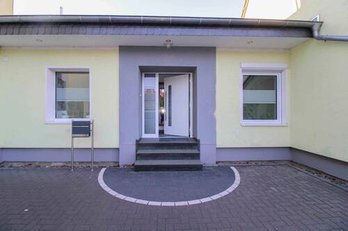 Eingangsbereich (seperat) - Wohnen wie im Haus: Kernsanierte Erdgeschosswohnung mit Terrasse & separatem Eingang in Söhlde
