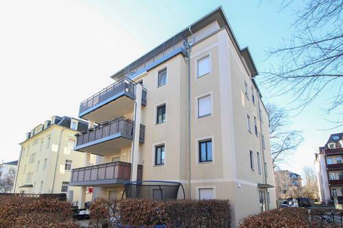 Haus Rückansicht - 3 Zimmer Etagenwohnung zum Kaufen in Dresden