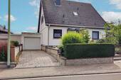 Straßenansicht Garage links - 