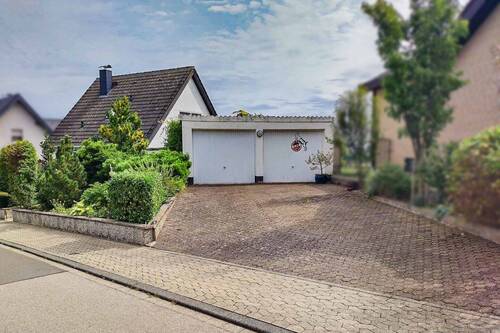 Straßenansicht Doppelgarage rechts - 