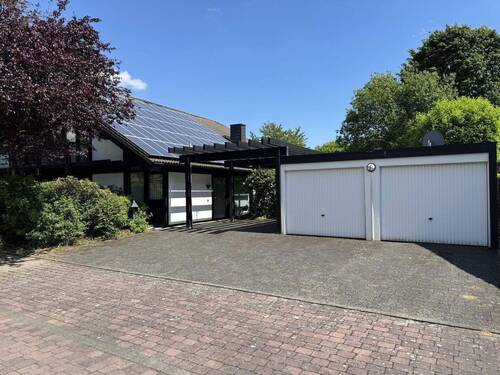 Seitenansicht Garagen/Carport - 1 Zimmer Einfamilienhaus in Niederzier