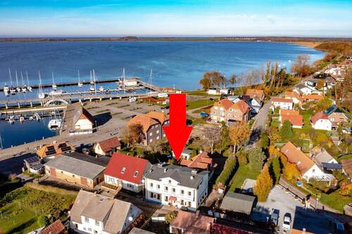 Häuseransicht - Apartmenthaus mit Restaurant am Hafen von Wiek…