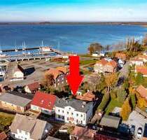 Apartmenthaus mit Restaurant am Hafen von Wiek…