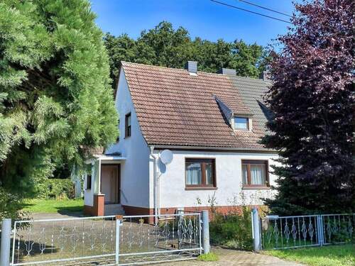 Außenansicht - Doppelhaushälfte mit Charme und Entwicklungsmöglichkeiten