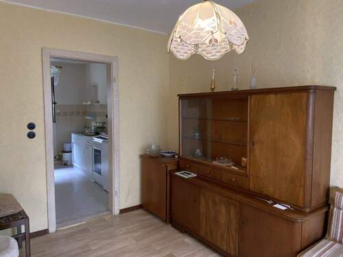 Esszimmer mit Zugang zur Küche - 