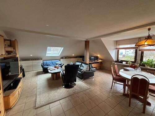 Wohnzimmer - 1 Zimmer Mehrfamilienhaus, Wohnhaus in Kleinich