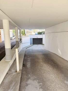 Tiefgarage, Einfahrt - 