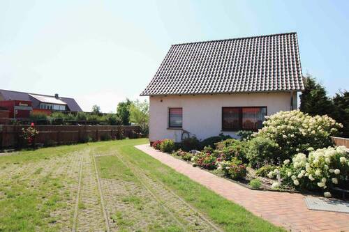 Titelbild - Einfamilienhaus plus Einliegerwohnung im Nebengelaß - 10 Gehminuten zum Stettiner Haff