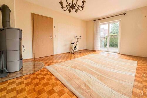 Wohnzimmer - 6 Zimmer Einfamilienhaus in Sünching