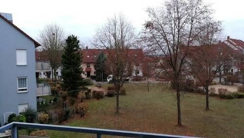 Ausblick Balkon - Gut geschnittene und helle 2-Zimmer-Etagenwohnung an der Eselshöhe