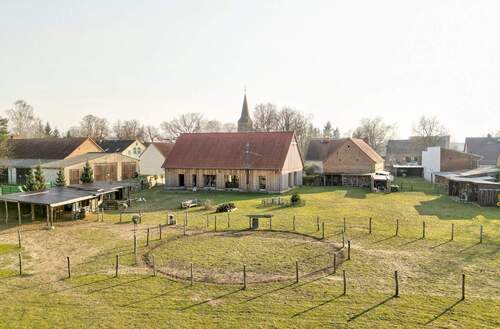 Weitläufiges Grundstück mit 3.970 m² - Bauernhaus, Landhaus mit 245,40 m&sup2; in Neuruppin zum Kaufen