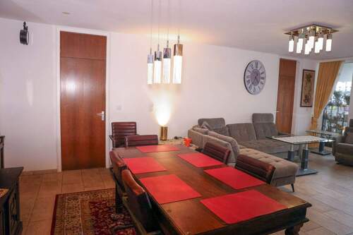 Wohnzimmer (1).JPG - 4 Zimmer Etagenwohnung zum Kaufen in Taufkirchen