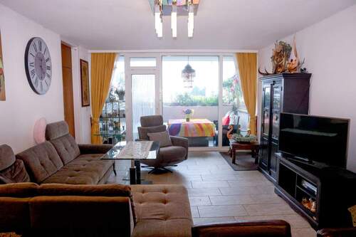 Wohnzimmer (6).JPG - 4 Zimmer Etagenwohnung in Taufkirchen