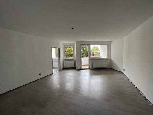 Wohnzimmer - 3 Zimmer Etagenwohnung zum Kaufen in Hildesheim